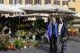 DSC01166_Rome_Campo_di_Fiori_Steve, Linda_web.jpg (261129 bytes)