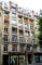paris0705_253_art_deco_building_web.jpg (155547 bytes)