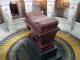 paris0705_313_invalides_napoleons_tomb_web.jpg (145449 bytes)