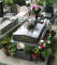 paris0705_346_p_lechaise_piaf_web.jpg (156366 bytes)